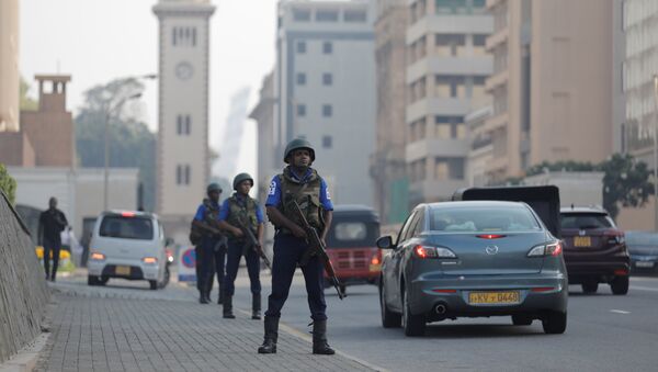 Los militares patrullan las calles en Sri Lanka - Sputnik Mundo