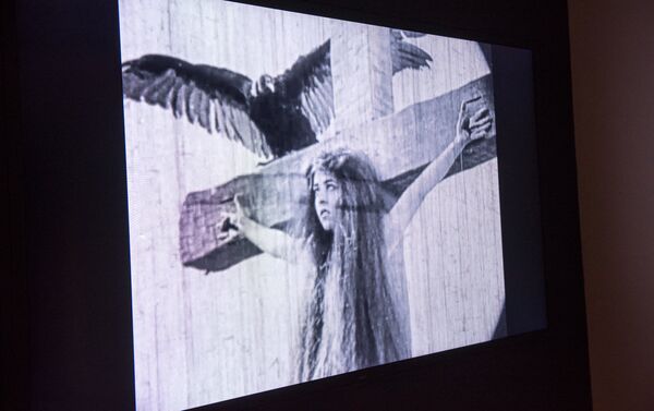 Un fragmento de la película 'Subasta de Almas', donde Avrora Mardiganián protagonizó a sí misma - Sputnik Mundo