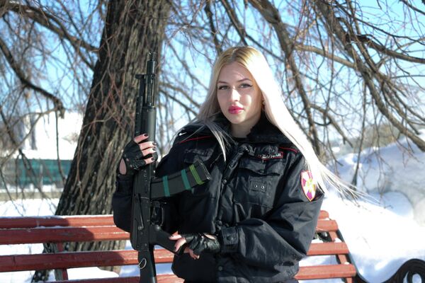 La alférez de policía Ana Jramtsova de Ekaterimburgo - Sputnik Mundo