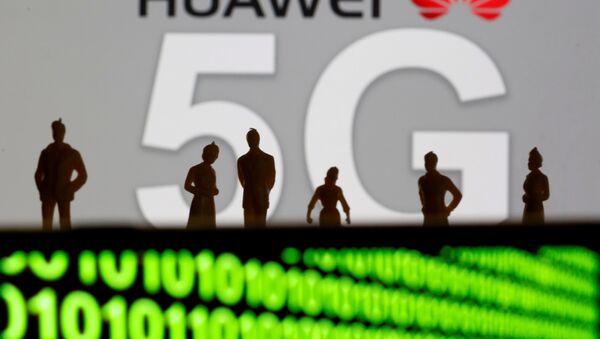 Huawei y el logotipo de la red 5G - Sputnik Mundo