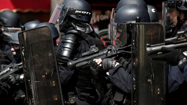 Policías franceses en París - Sputnik Mundo