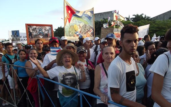 Cubanos marchan en La Habana por el Día de los Trabajadores - Sputnik Mundo
