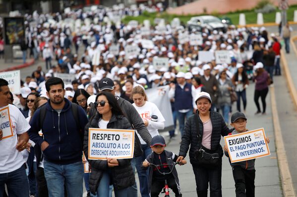 En México, trabajadores de distintos gremios del país llamaron a la unidad sindical ante la reforma laboral recientemente aprobada por el Congreso de la Unión - Sputnik Mundo