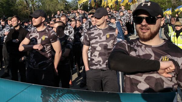Nacionalistas radicales ucranianos marchan en el 5.º aniversario de la masacre de Odesa, Ucrania, el 2 de mayo de 2019 - Sputnik Mundo