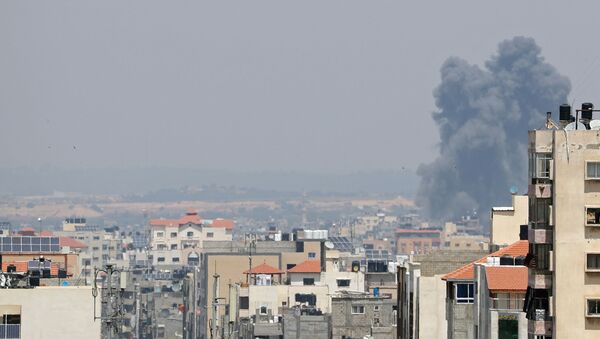 Israel bombardea Franja de Gaza - Sputnik Mundo