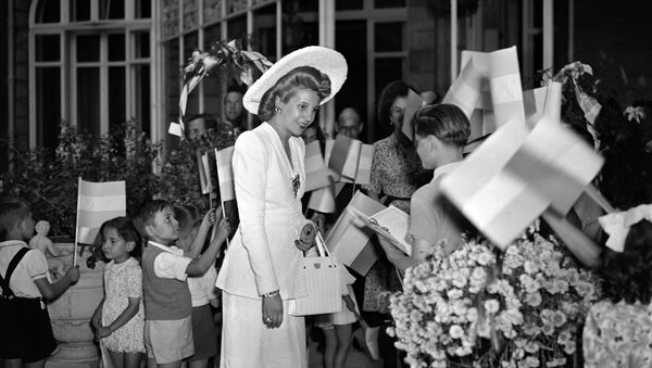 Eva Perón durante una visita a París en 1947 - Sputnik Mundo