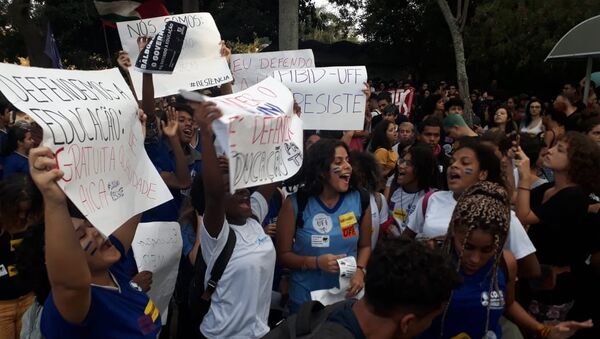 Protestas contra recortes a las universidades en Brasil - Sputnik Mundo