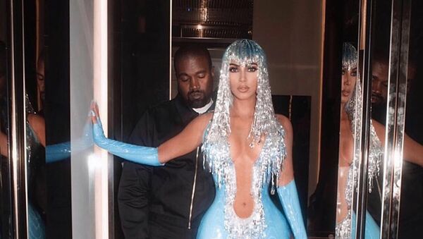 Kanye West y Kim Kardashian - Sputnik Mundo