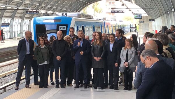 El presidente Mauricio Macri y otras autoridades hablan en la inauguración del viaducto del tren Mitre - Sputnik Mundo