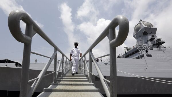 Un militar de la India en el buque INS Kolkata (archivo) - Sputnik Mundo