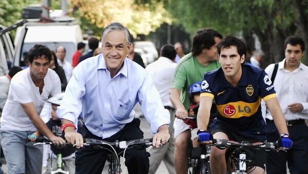 Sebastián Piñera, presidente de Chile, junto a su hijo Cristóbal  - Sputnik Mundo