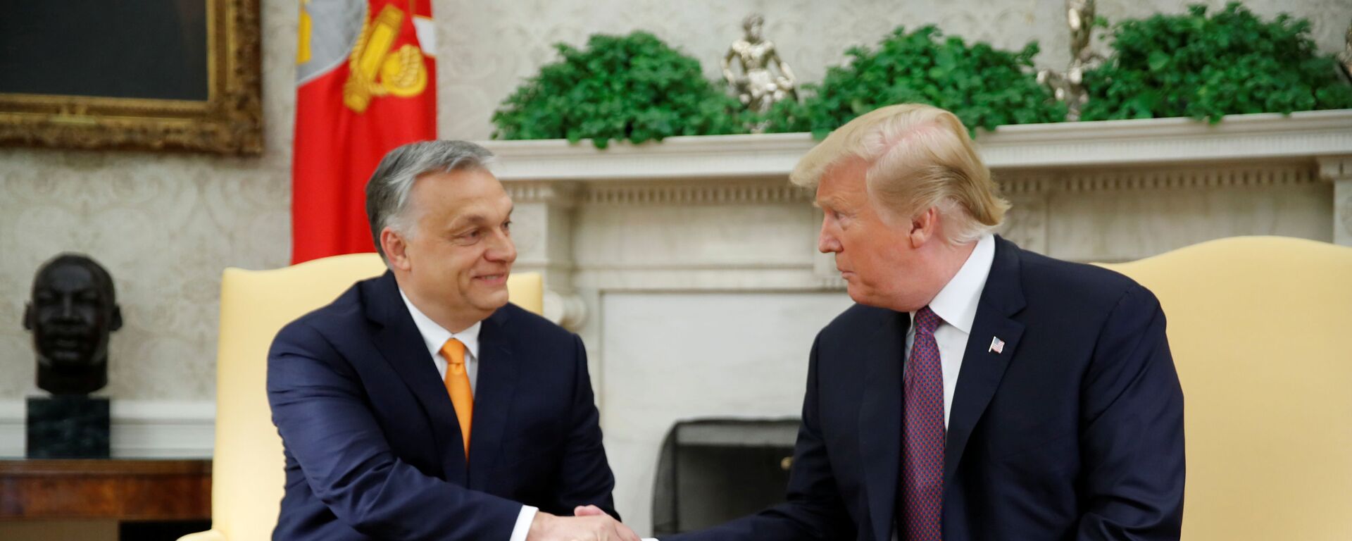 Víktor Orbán, primer ministro de Hungría, y Donald Trump, presidente de EEUU - Sputnik Mundo, 1920, 14.05.2019