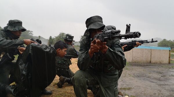 Cadetes de la Academia de la Guardia Nacional Bolivariana, en la cancha de combate en áreas construidas - Sputnik Mundo