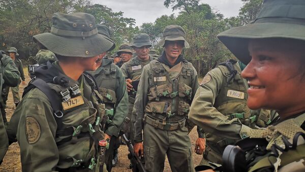 Cadetes de la Academia Militar Bolivariana, participando de las maniobras - Sputnik Mundo