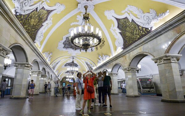 La estación de metro Komsomolskaya en Moscú - Sputnik Mundo