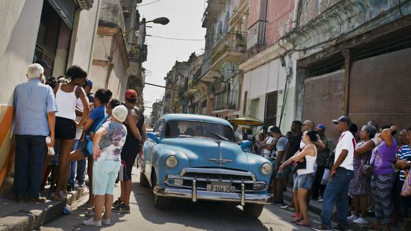 Un automóvil 'almendrón' en Cuba - Sputnik Mundo