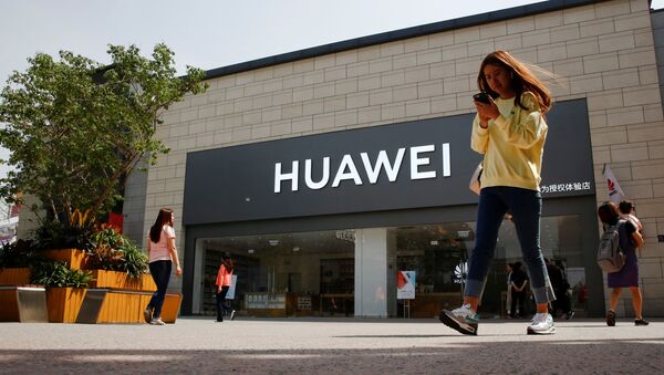 Una sucursal de atención al cliente de Huawei - Sputnik Mundo