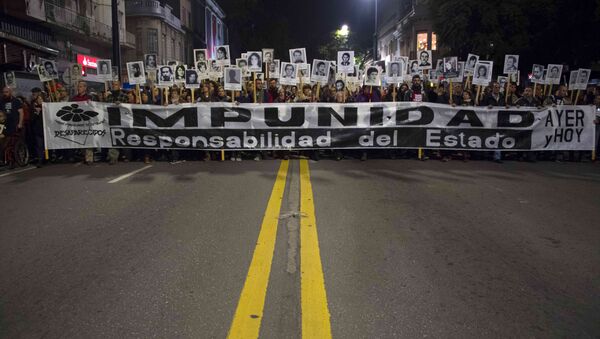 Marcha del Silencio en 2018, en protesta por la impunidad del terrorismo de Estado en Uruguay durante la última dictadura - Sputnik Mundo