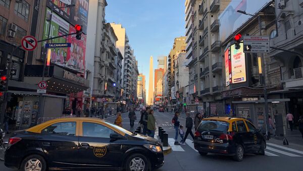 El Obelisco de Buenos Aires es uno de los hitos que engalanan a la avenida Corrientes - Sputnik Mundo