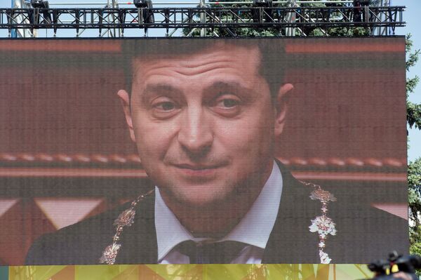 Retransmisión de la ceremonia de investidura de Volodímir Zelenski, en Kiev, el 20 de mayo de 2019. - Sputnik Mundo