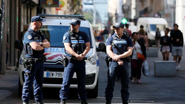 La policía en Lyon, Francia - Sputnik Mundo