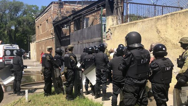 Policía de Ucrania cerca de la prisión en Odesa - Sputnik Mundo