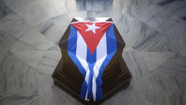 Tumba de José Martí en el cementerio de Santa Ifigenia en Santiago de Cuba - Sputnik Mundo