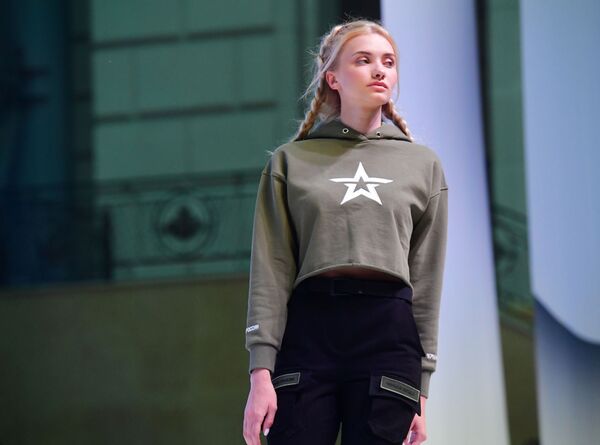 El Ministerio de Defensa ruso alberga un desfile de moda - Sputnik Mundo