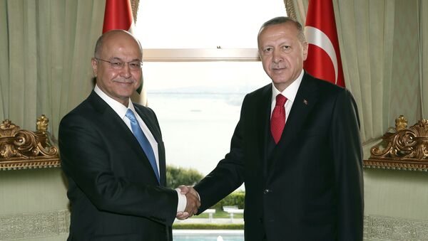 Los presidentes de Irak y Turquía, Barham Saleh y Recep Tayyip Erdogan - Sputnik Mundo