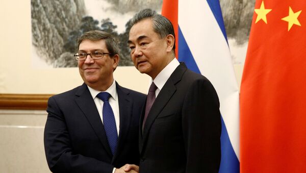 Los ministros de Exteriores de Cuba y China, Bruno Rodríguez Parrilla y Wang Yi - Sputnik Mundo