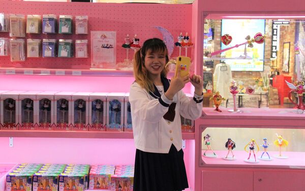Una china en una tienda de Sailor Moon de Pekín - Sputnik Mundo