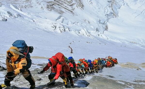 El Everest: el ascenso de la muerte - Sputnik Mundo