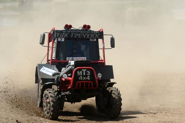 Bizon Track Show, la insólita carrera de tractores que se celebra en el sur de Rusia - Sputnik Mundo