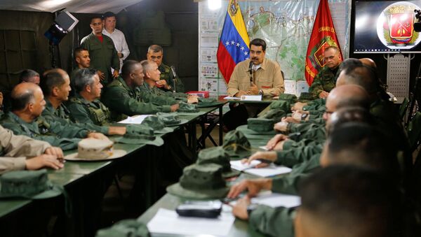El presidente de Venezuela, Nicolás Maduro, en una reunión con los militares integrantes del Consejo Nacional de Defensa - Sputnik Mundo