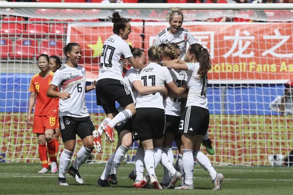 La selección alemana celebra el gol marcado contra China en el Mundial 2019 - Sputnik Mundo