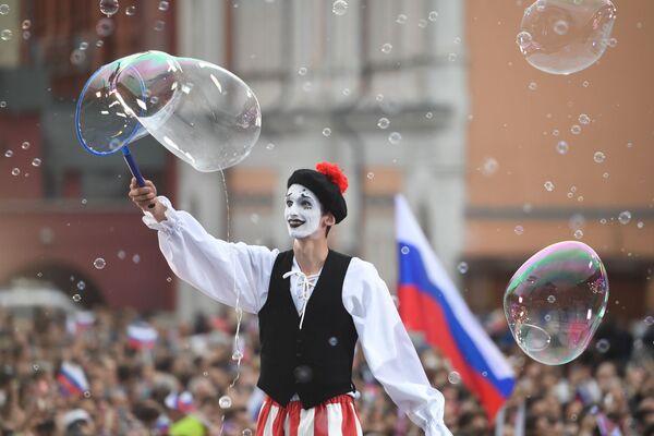 Bailes, conciertos y jorovodes: así se celebra el Día de Rusia - Sputnik Mundo