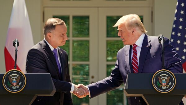El presidente de Polonia, Andrzej Duda, y el presidente de EEUU, Donald Trump - Sputnik Mundo