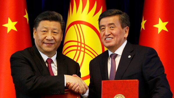 Los presidentes de Kirguistán y China, Sooronbay Jeenbekov y Xi Jinping - Sputnik Mundo
