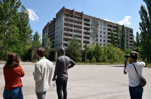 Una selfi desde Chernóbil: la zona de exclusión se convierte en un popular destino turístico
 - Sputnik Mundo