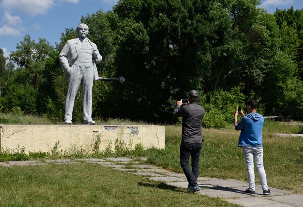 Una selfi desde Chernóbil: la zona de exclusión se convierte en un popular destino turístico
 - Sputnik Mundo
