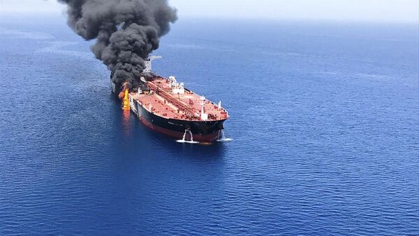 Uno de los petroleros atacados en el golfo de Omán - Sputnik Mundo