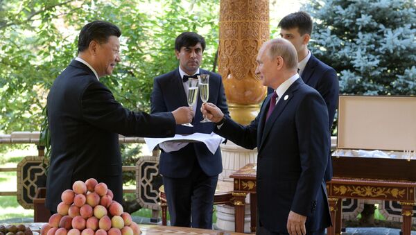 El presidente ruso, Vladímir Putin, y su homólogo chino, Xi Jinping - Sputnik Mundo