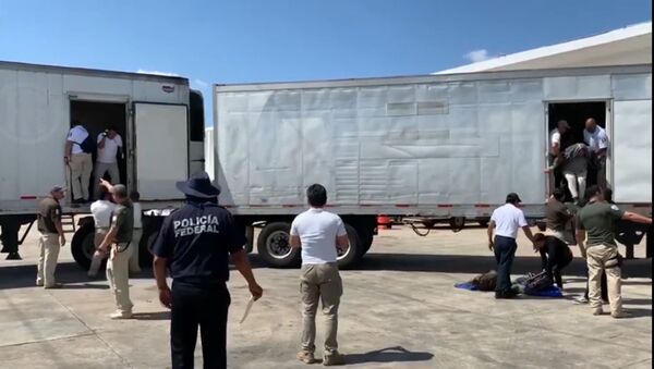 Detienen a 800 migrantes escondidos en tráileres en Veracruz - Sputnik Mundo