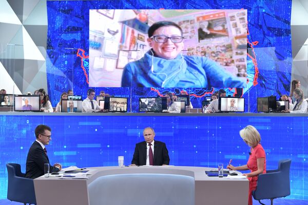 Un millón de preguntas para el presidente: la Línea directa con Putin, en imágenes - Sputnik Mundo