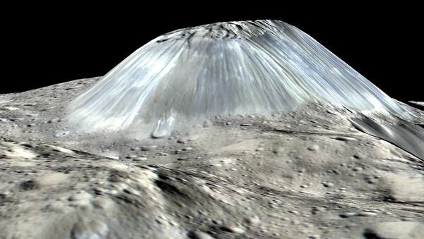 La montaña Ahuna Mons en Ceres (reconstrucción gráfica) - Sputnik Mundo