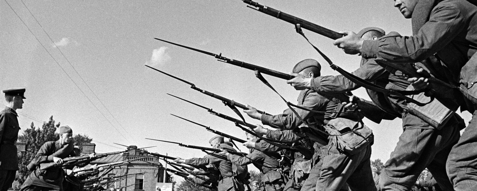 Entrenamiento de soldados antes de su ida al frente, Moscú, verano de 1941 - Sputnik Mundo, 1920, 22.06.2022