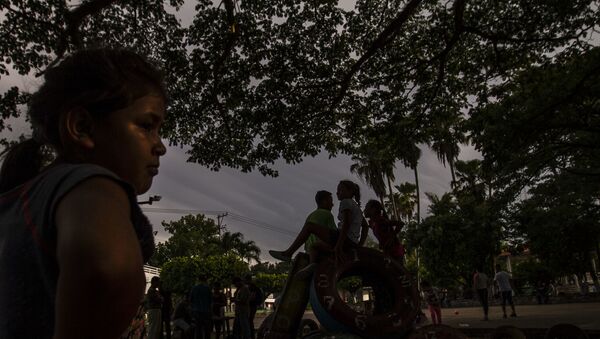 Con más de tres semanas en espera en la resolución de solicitud de refugio en México, migrantes centroamericanos permanecen en la calle durante el día internacional de las personas refugiadas, archivo, 2019. - Sputnik Mundo