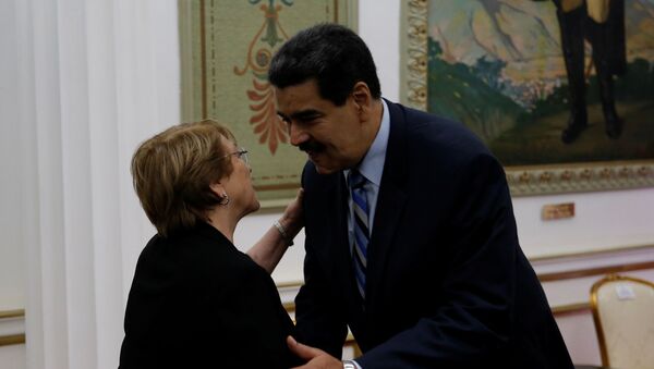 El presidente de Venezuela, Nicolás Maduro, junto a la Alta Comisionada de la ONU para los Derechos Humanos, Michelle Bachelet (archivo) - Sputnik Mundo