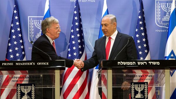 Consejero de Seguridad Nacional de la Casa Blanca, John Bolton, y primer ministro de Israel, Benjamín Netanyahu - Sputnik Mundo