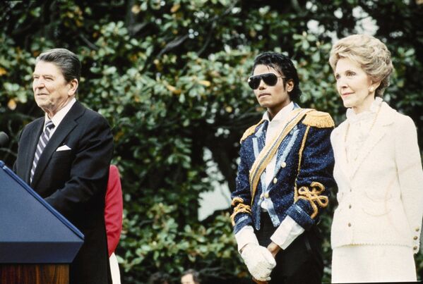 Michael Jackson shown on White House lawn during the Ceremony at which he received from the President a Presidential Award, May 14,1984, for his part in a National Campaign against drunk driving - Sputnik Mundo